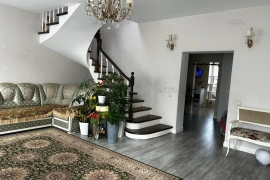 4к 128 м2, 3/5 эт. Больничный п